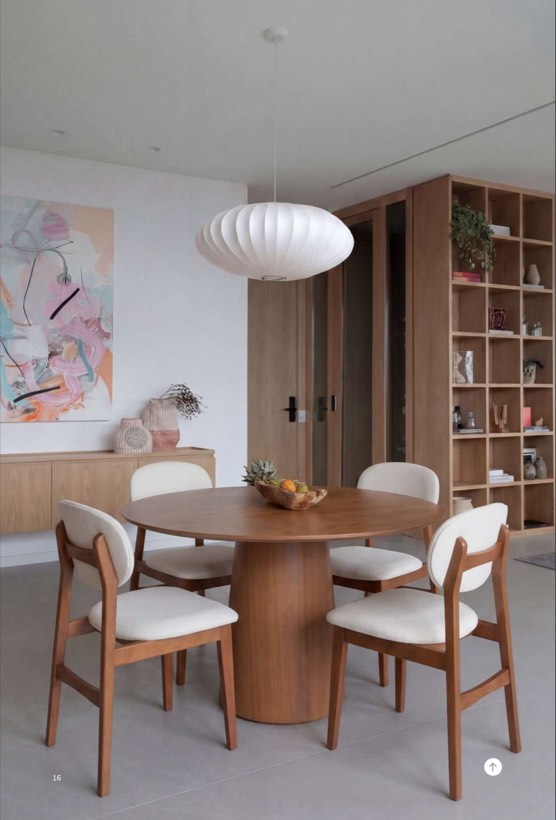 Mesa de jantar em ambiente contemporâneo